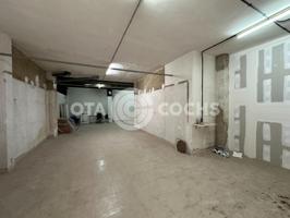 LOCAL DE 170M2 EN CALLE JOVELLANOS EN REUS photo 0