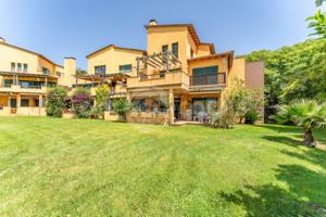 EXCLUSIVO DUPLEX CON PISCINA Y JARDIN COMUNITARIO EN AIGUESVERDS DE REUS photo 0