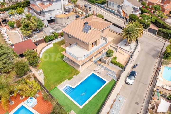 CHALET DE 5 HABITACIONES CON ASCENSOR, GARAJE 5 PLAZAS, PISCINA Y JARDIN EN CASTELLVELL DEL CAMP photo 0