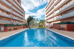 PISO DE CUATRO HABITACIONES CON OPCION A PARKING EN JARDINS DE REUS photo 0