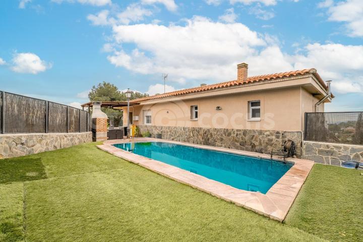 SE VENDE PRECIOSO CHALET INDIVIDUAL DE 5 HABITACIONES EN CASTELLVELL photo 0