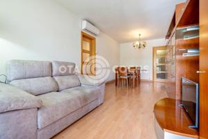 PRECIOSO PISO REFORMADO DE 3 HABITACIONES EN CAMI DE VALLS photo 0