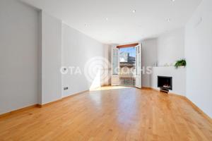 PISO CÉNTRICO TOTALMENTE REFORMADO DE 3 HABITACIONES Y 2 BAÑOS photo 0