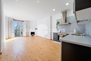 PISO CÉNTRICO TOTALMENTE REFORMADO DE 3 HABITACIONES Y 2 BAÑOS photo 0
