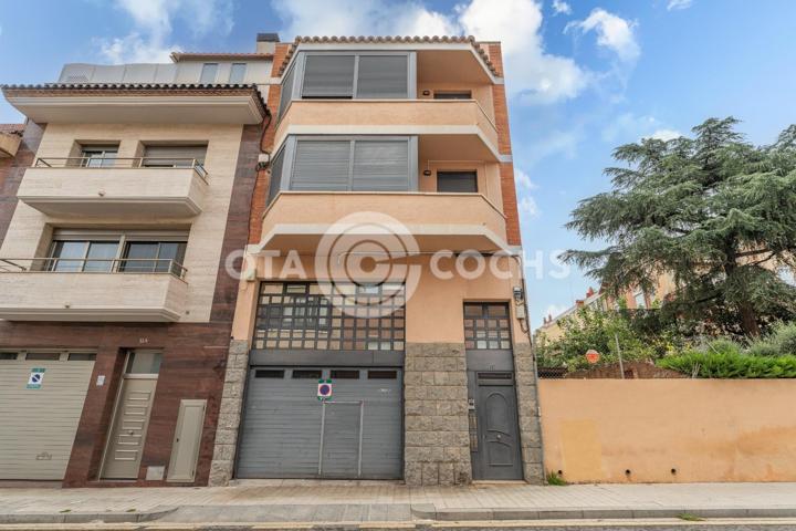 EN VENTA PISO TOTALMENTE REFORMADO EN JACINT VERDAGUER photo 0