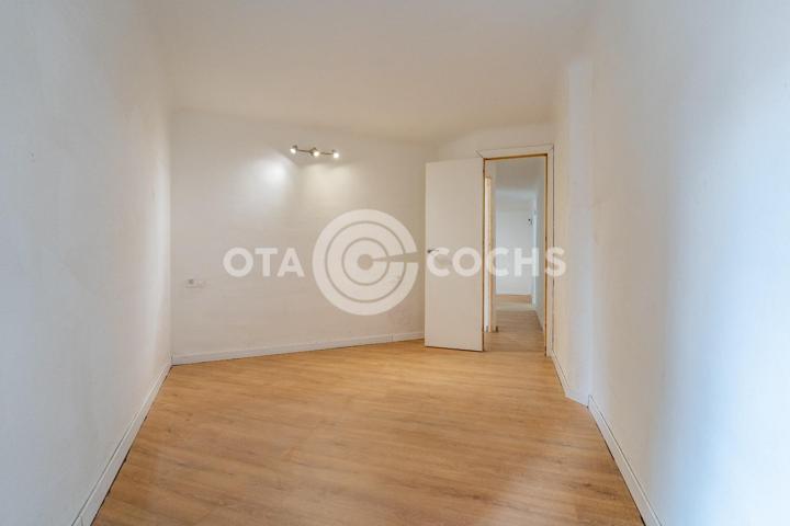 PISO REFORMADO DE 3 HABITACIONES photo 0