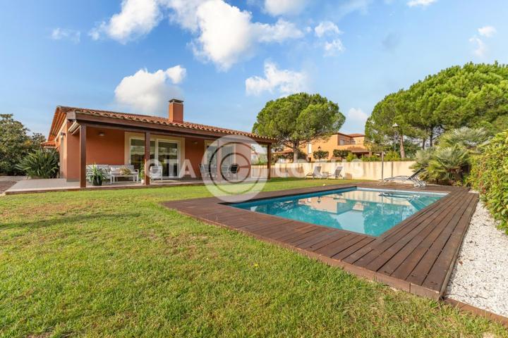MAGNIFICO CHALET CON JARDIN Y PISCINA PRIVADA EN AIGUESVERDS photo 0