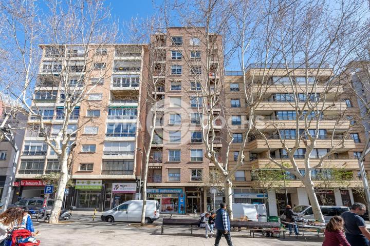 SE VENDE AMPLIO Y LUMINOSO PISO EN PASSEIG SUNYER photo 0
