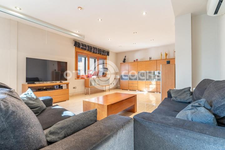 ESPECTACULAR PISO DE 4 HABITACIONES CON TERRAZA photo 0