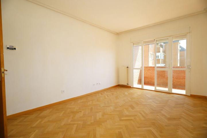Piso En venta en Calle Isaac Albéniz, Golf - El Carralero, Majadahonda photo 0