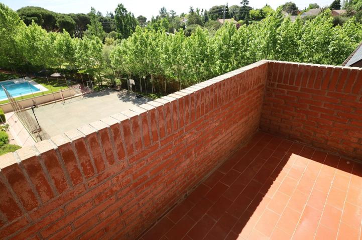 Piso En venta en Calle Isaac Albéniz, Golf - El Carralero, Majadahonda photo 0