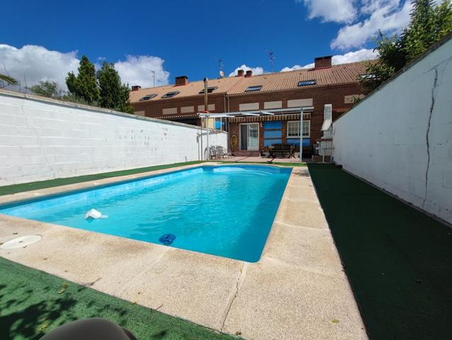 Unifamiliar Pareada En venta en Calle Monte De Encinas, Villanueva De La Torre photo 0