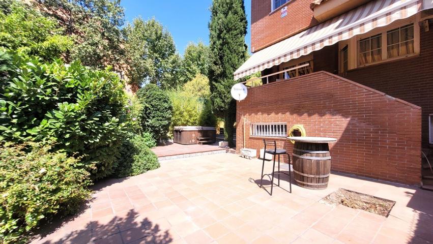 Unifamiliar Pareada En venta en Calle Morata De Tajuña, Ensanche, Alcalá De Henares photo 0