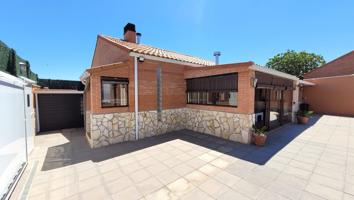 Unifamiliar Pareada En venta en Calle Sierra Morena, Pioz photo 0