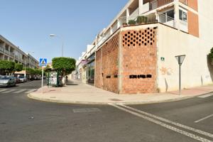 Local comercial en basto en Huércal de Almería photo 0