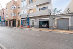 Venta de local comercial en Bulevar de El Alquian photo 0