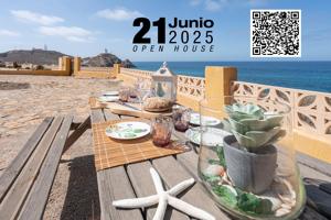 Exclusiva Villa en Cabo de Gata: Un Refugio de Ensueño Frente al Mar en primavera photo 0