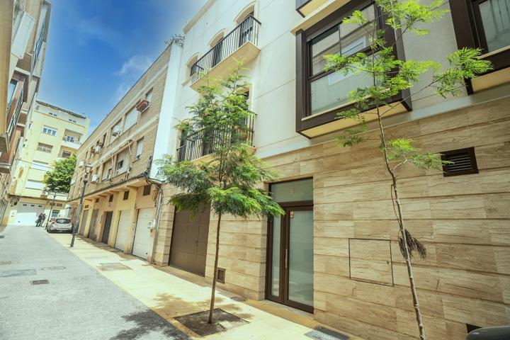 Vivienda exclusiva en el centro de Almería con garaje, ascensor y terraza privada photo 0