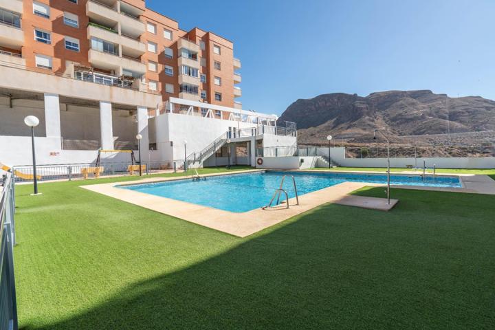 ALQUILER DE PISO AMUEBLADO DE 3 DORMITORIOS, 2 BAÑOS, ASCENSOR, PISCINA, GARAJE, PISTA DE PADEL, PARQUE INFANTIL Y VISTAS AL MAR photo 0