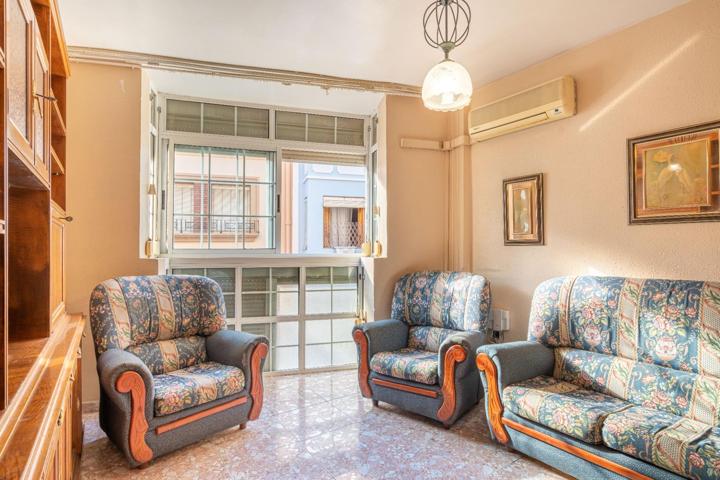 ENCANTADORA VIVIENDA UNIFAMILIAR DE 3 PLANTAS CON SOLARIUM Y LOCAL JUNTO A CALLE GRANADA Y PLAZA DE TOROS DE ALMERÍA. photo 0