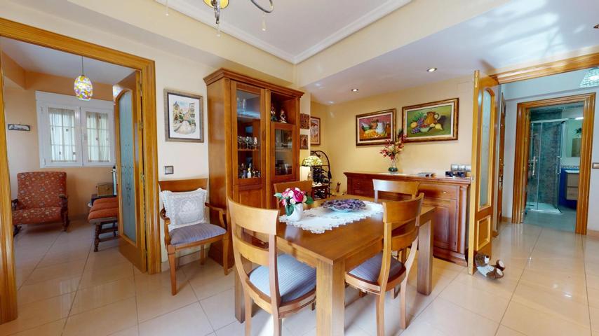 VENTA DE 2 PISOS TIPO DUPLEX, REFORMADOS , EN EL CENTRO DE ALMERIA, ZONA EXCEPCIONAL photo 0