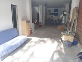 Planta baja de 80 m2, esquina y con 3 persianas. Muy bien situada photo 0