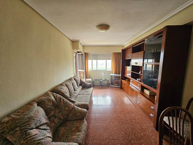 Piso con mucho potencial y posibilidades, todo exterior y vistas despejadas frente al Monasterio photo 0