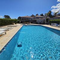 Chalet de lujo en Montserrat photo 0