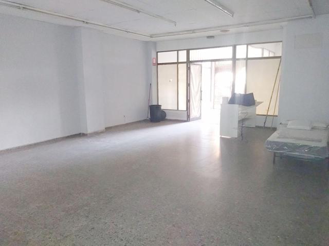 Local comercial a la venta de 188 m2 para poner negocio o como almacen photo 0
