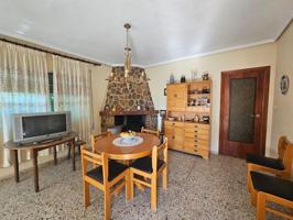Chalet con piscina y gran parcela en Montserrat – ¡Listo para entrar a vivir! photo 0