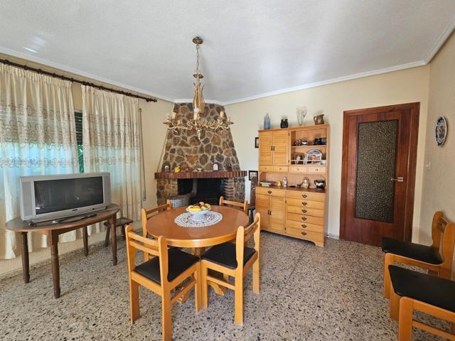 Chalet con piscina y gran parcela en Montserrat – ¡Listo para entrar a vivir! photo 0
