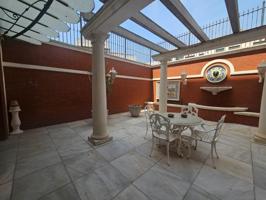 Exclusiva vivienda en zona privilegiada – lujo, amplitud y privacidad photo 0