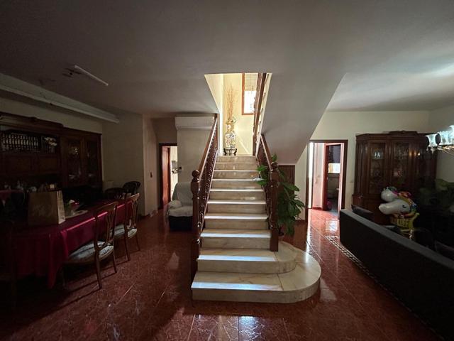 Amplia Casa en Venta en Torrent - Oportunidad Única photo 0