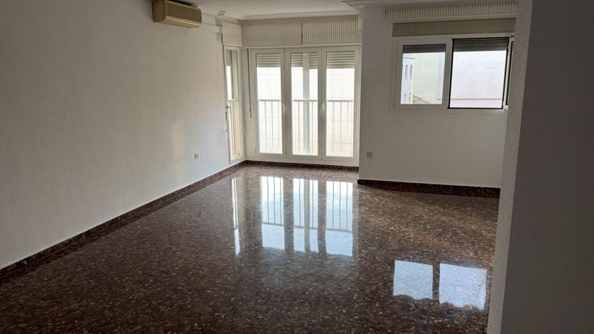 Piso en Valencia de 3 habitaciones y 2 baños photo 0