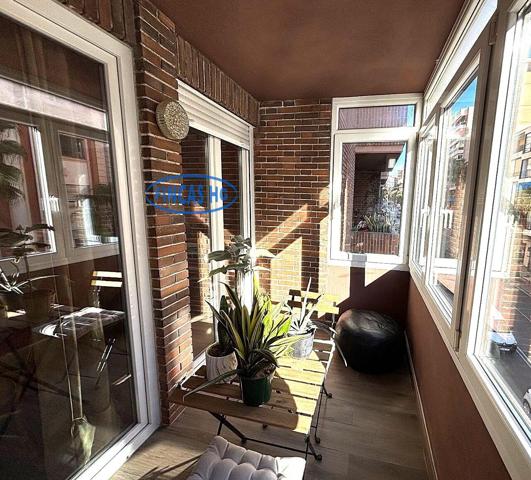 Muy amplio piso céntrico de 137 m2 reformado con plaza de garaje grande incluida en el precio. photo 0