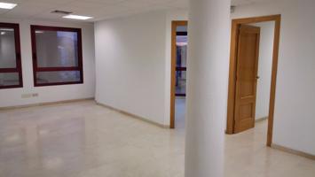Excelente oficina exterior con plaza de garaje photo 0