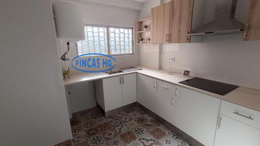 Reforma a estrenar de cuatro dormitorios y dos baños. photo 0