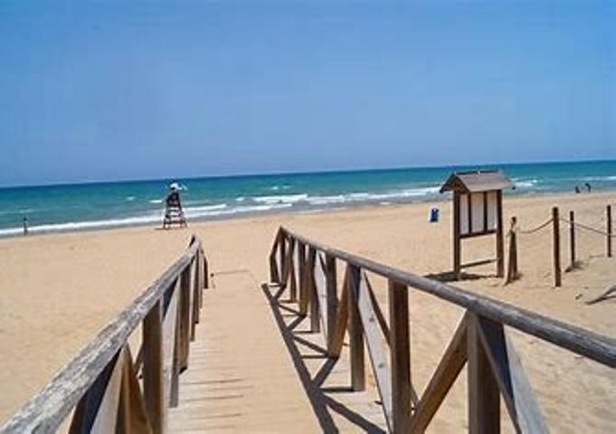 Viviendas seminuevas junto a la playa photo 0