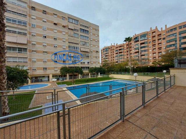Amplio piso en urbanización con piscinas y garaje photo 0