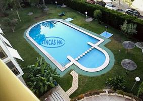 Tres dormitorios, dos baños, piscina y garaje photo 0