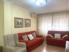 ¡Se vende en el Centro de Puente Tocinos Piso en buen estado! photo 0