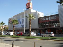 Se alquila local en Juan Carlos I photo 0