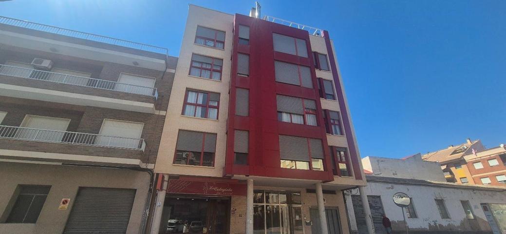 Amplio Piso de 3 Dormitorios con Terraza en el Corazón de Beniaján photo 0