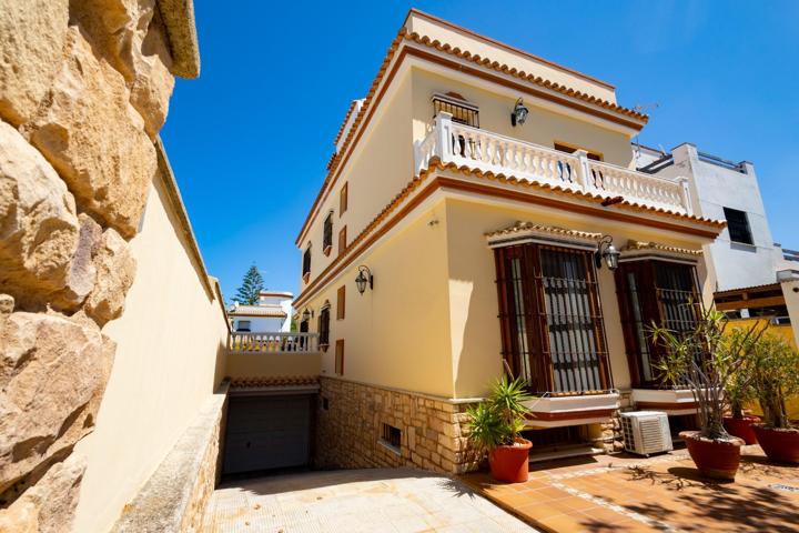 GRAN CHALET EN LA ZONA DE LA LAGUNA. photo 0