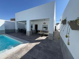 CASA EN LA ZONA DE BAJO DE GUIA CON PISCINA. photo 0