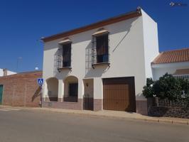 Casa en venta en Cañada Rosal, con 229 m2, 4 habitaciones y 1 baños, Garaje y Aire acondicionado. photo 0