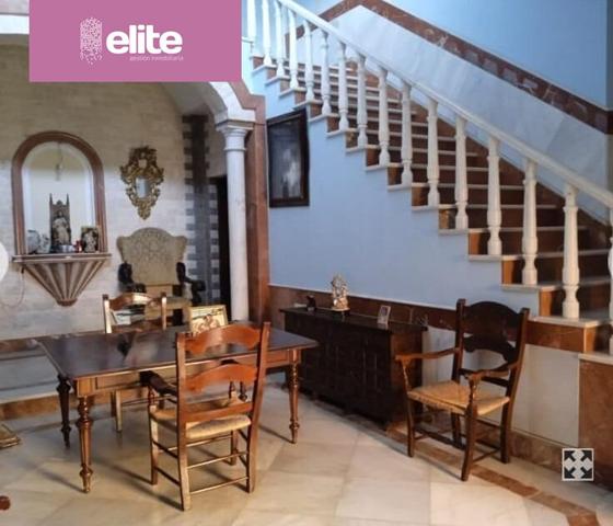 MAGNIFICA CASA CON OFICINA Y LOCAL PARA CELEBRACIONES EN ZONA NORTE photo 0