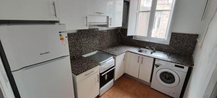 Piso en alquiler con 2 habitaciones. En calle Herrero, 3º sin ascensor photo 0