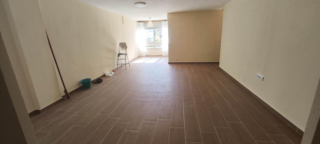 Se alquila piso sin muebles junto Plaza Borrull photo 0