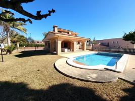 Villa en Gran Avenida de Benicàssim. Cerca del pueblo y de la playa del Voramar. 1700 m2 de parcela, photo 0